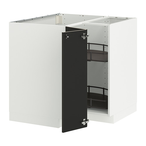 Mueble de cocina blanco en forma de U con puertas y estantes negros.