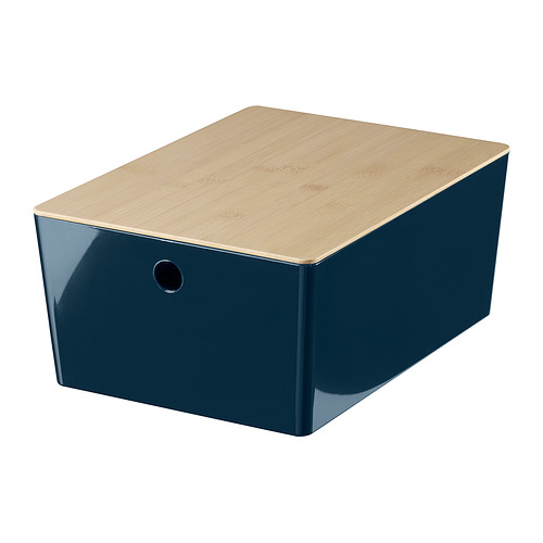 Caja de almacenamiento azul KUGGIS con tapa, asa ovalada. Hecho de plástico pet y bambú, rectangular con acabado brillante. Ideal para organizar artículos.