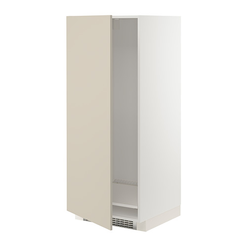 Un mueble METOD beige de ikea. Es una unidad alta y rectangular diseñada para un refrigerador u horno, con un aspecto suave y limpio con estanterías ajustables.