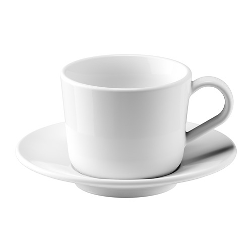 Set de taza y platillo de café de porcelana blanca IKEA, diseño sencillo y elegante.