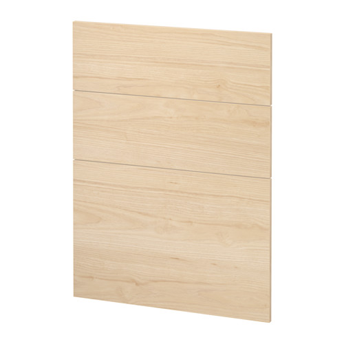 Puerta de armario de madera de fresno claro, parte del sistema de cocina METOD. Forma rectangular con diseño ranurado.
