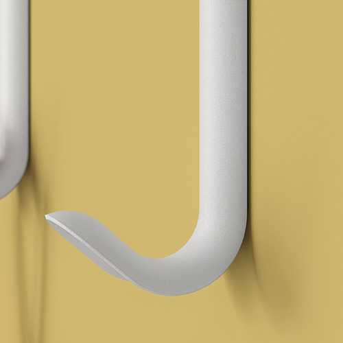 Ganchos metálicos dobles montados en una pared amarilla, render 3d, alta calidad.