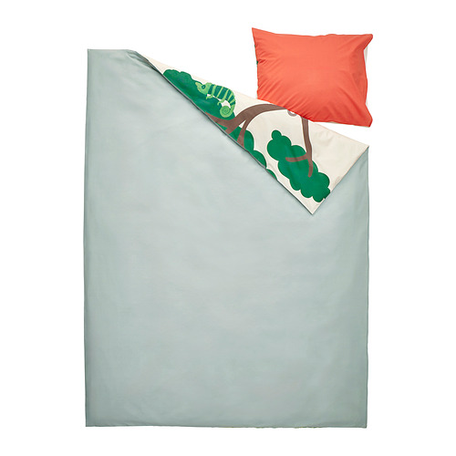 Juego de cama SANDLÖPARE: azul claro, verde diseño sabana, 100% algodón, rectangular, con almohada roja.