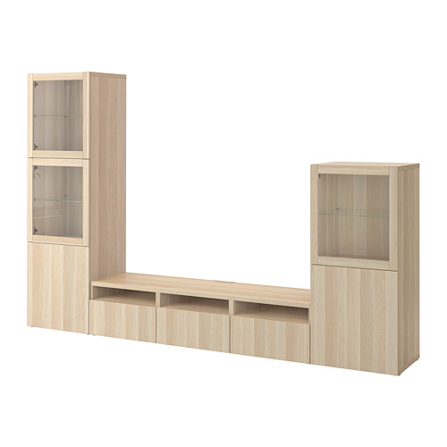 Mueble de TV moderno de madera clara: BESTÅ, estantes, cajones, almacenamiento ajustable y gestión de cables.