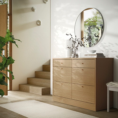 Cómoda TONSTAD con 6 cajones y decoración vegetal.