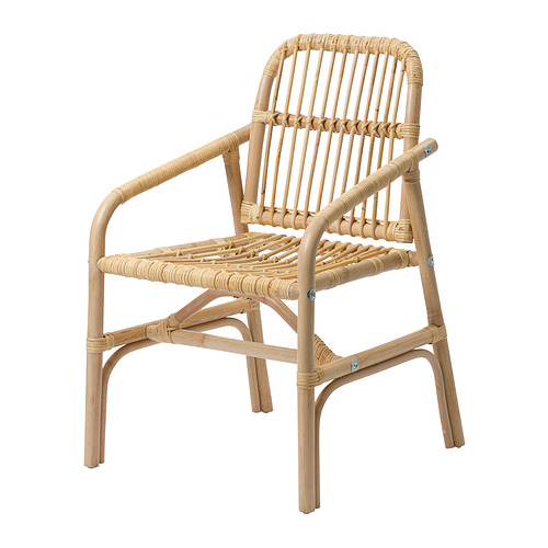 Silla de ratán tejido SALNÖ con reposabrazos curvos y color natural. Hecho a mano para mayor comodidad y singularidad.