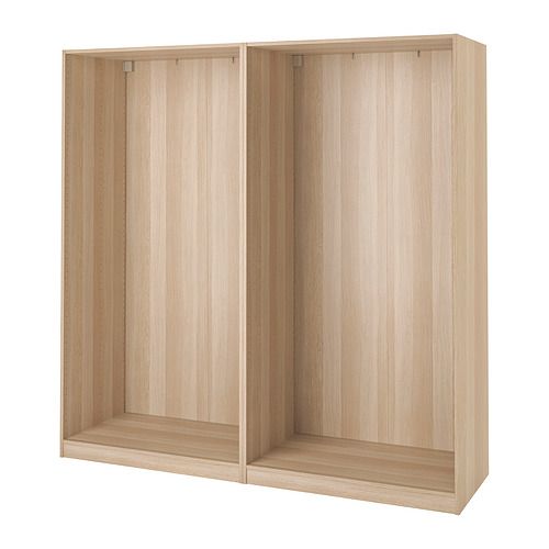 Estructura de armario PAX de roble vacío, diseño moderno, listo para estantes y cajones.