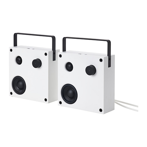 Dos altavoces bluetooth VAPPEBY blancos, rectangulares con bordes redondeados, detalles en negro y manijas en la parte superior.