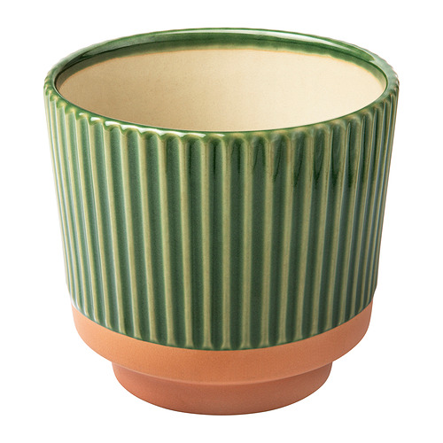 Jardinera de cerámica texturizada verde con base naranja lisa.