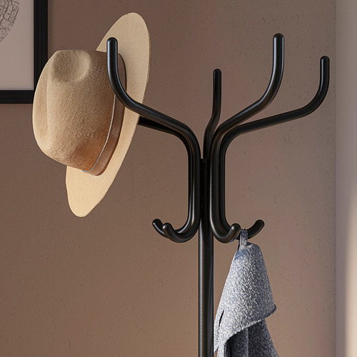 Perchero negro con ganchos para sombrero y toalla. Adecuado para pasillos, fácil montaje, diseño estable.
