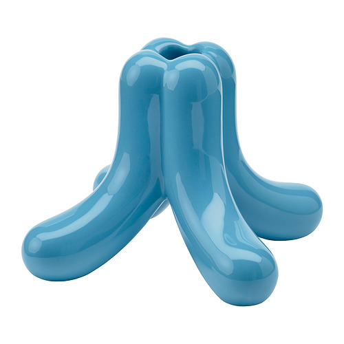 Elemento decorativo de cerámica azul, diseño abstracto con cuatro patas curvas y acabado liso.