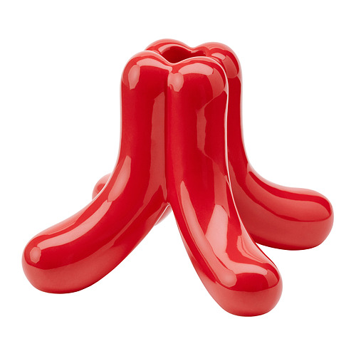 Escultura de cerámica de color rojo brillante con cinco brazos alargados y curvos que se extienden hacia afuera, que se asemejan a una estrella de mar estilizada o un diseño abstracto.