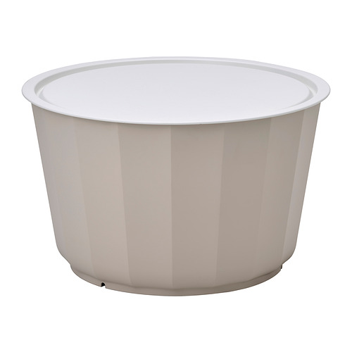 Moderna mesa de centro de exterior blanca con diseño acanalado y tapa de bandeja extraíble.