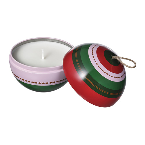 Vela VINTERFINT en vaso de hojalata: rayas rojas, verdes, rosas; mecha de algodón, cera vegetal.
