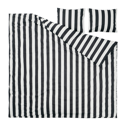 Un juego de cama de rayas blancas y negras. Incluye fundas nórdicas y almohadas, forma rectangular, diseño de rayas nítidas.