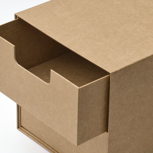 Caja de cartón, abierta, con compartimento interior, material reciclado de alta calidad, diseño cuidado.