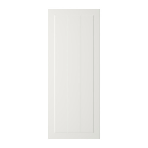 Una puerta STENSUND rectangular blanca con ranuras verticales, fabricada en tablero de fibra, lacado para facilitar la limpieza.