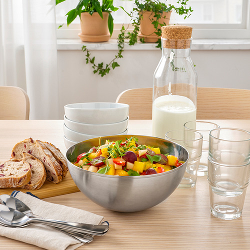 Juego de mesa con cuenco de acero inoxidable con ensalada, pan, vasos y jarra, apto para diversos usos y fácil de limpiar.