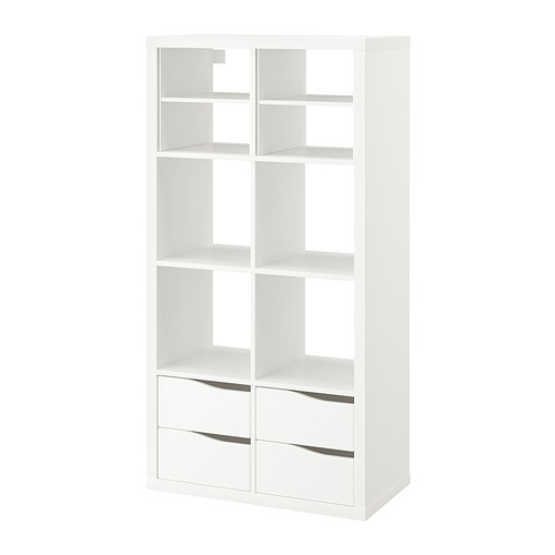 Una estantería KALLAX blanca de ikea con una mezcla de estantes y cajones.