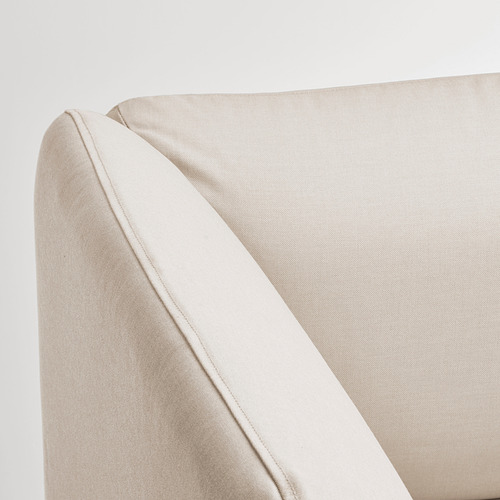 Primer plano de los sofás LILLEHEM de felpa de color beige, con un tejido suave y un cómodo acolchado de apoyo.