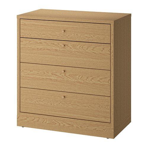 Una cómoda TONSTAD de madera marrón claro con cuatro cajones. Tiene un diseño elegante y rectangular, ideal para el almacenamiento.