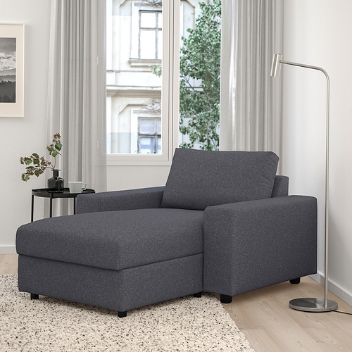 Sofá modular VIMLE con almacenaje en habitación gris oscuro.