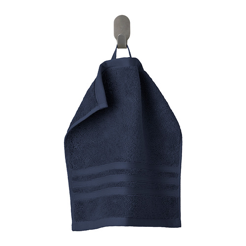 Toalla azul oscuro sobre gancho plateado, gruesa y suave, 100% algodón orgánico.