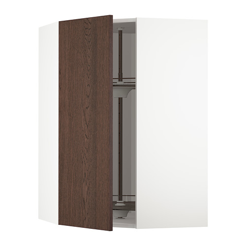Mueble de cocina METOD blanco de ikea con puerta de madera marrón oscuro abierta, dejando ver estantes de cristal.