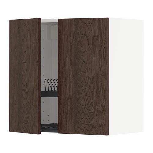 Mueble de roble marrón con puerta abierta, montaje en pared, estante ajustable, escurridor metálico.