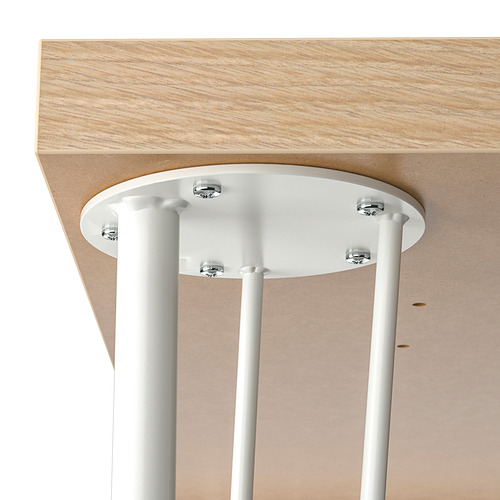 Patas de metal blanco firmemente unidas a un tablero de madera de color claro con tornillos visibles, lo que garantiza la estabilidad y un montaje ordenado.