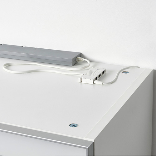 Cable conector blanco que une las luces led, típicamente utilizado para el sistema trådfri de ikeas.