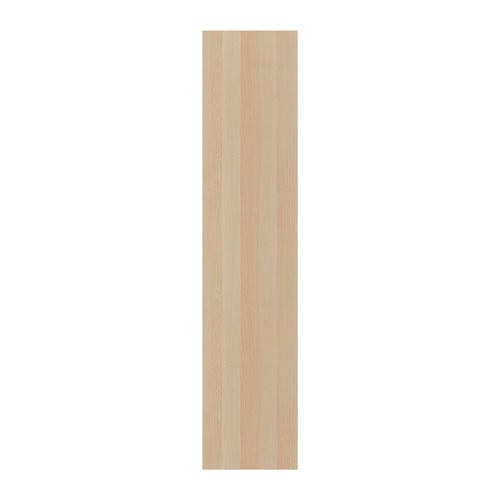 Una puerta de panel de madera de color claro de FORSAND, diseñada para armarios de pax, con un acabado liso de vetas de madera natural.