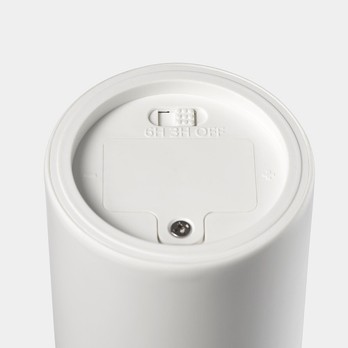 Pequeña y elegante vela led blanca con interruptor de encendido/apagado texturizado, perfectamente diseñada para un ambiente seguro y elegante.