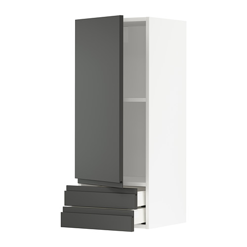 Moderno mueble de cocina gris con cajones de cierre suave y estantes ajustables.