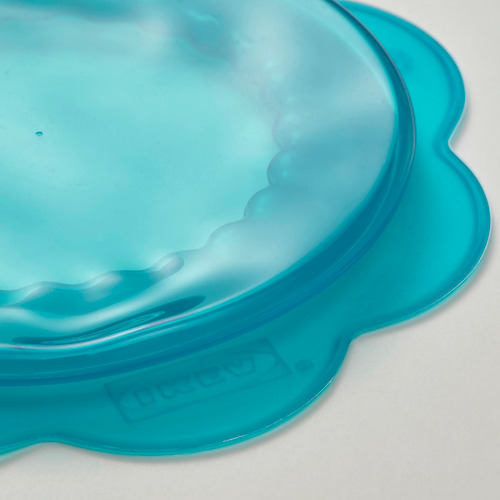 Funda de silicona para alimentos azul brillante, flexible, se adapta a varias formas.