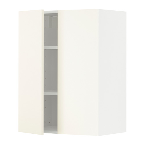 Un mueble de cocina METOD blanco con estantes ajustables y una puerta que se puede montar en el lado derecho o izquierdo.