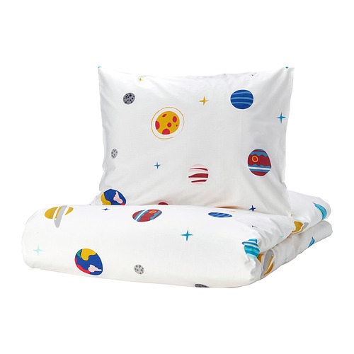 Funda nórdica blanca y funda de almohada con planetas de colores, estrellas para los niños.