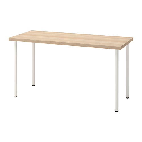 Mesa de oficina LAGKAPTEN: tablero de madera clara, 4 patas de metal blanco con tapones negros, diseño minimalista.
