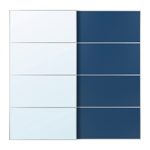 Una puerta corredera AULI con paneles espejados y azules, fabricada en aluminio y cristal con un diseño moderno.