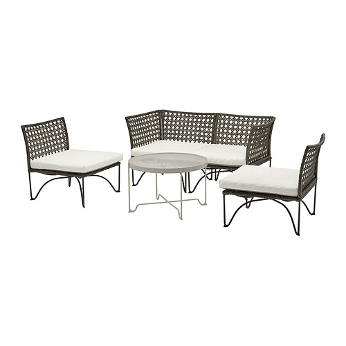 Conjunto de muebles de exterior JUTHOLMEN: marrón y blanco, sofá esquinero, 2 sillones, mesa de centro, diseño de ratán tejido.