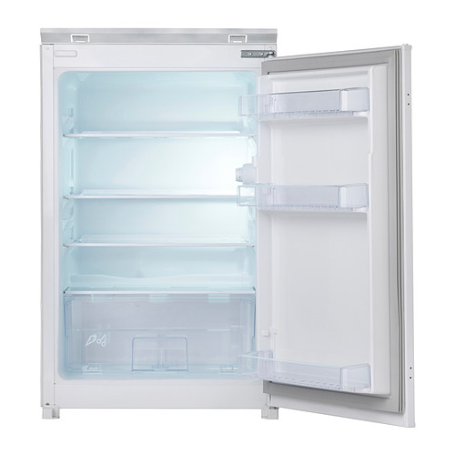 Un frigorífico empotrado blanco con estantes de cristal y compartimentos transparentes en las puertas.