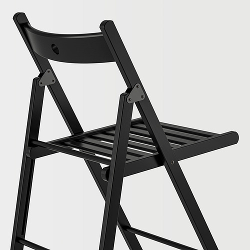 Silla plegable negra con bisagras metálicas, diseño robusto, vista en ángulo.