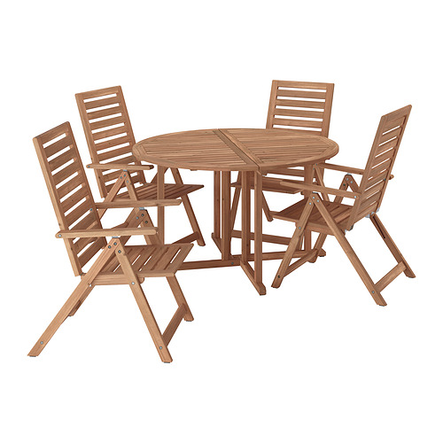 Set de picnic con mesa redonda y cuatro sillas plegables, fabricado en madera de acacia marrón claro.