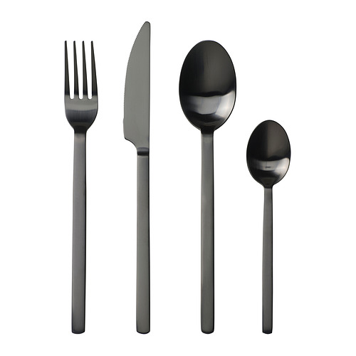 Juego de cubiertos STOCKHOLM 2025 negro: tenedor, cuchillo, cuchara grande y cuchara pequeña. Diseño elegante y moderno en acero inoxidable.