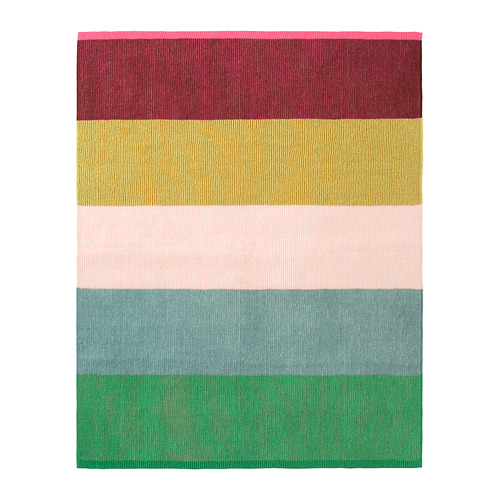 MARGOSATRÄD: manta a rayas coloridas, rectangular, poliéster suave y reciclado.