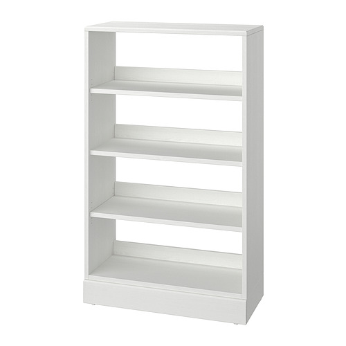 Una estantería HAVSTA de madera blanca con cuatro estantes ajustables; Diseño escandinavo sencillo y rústico.