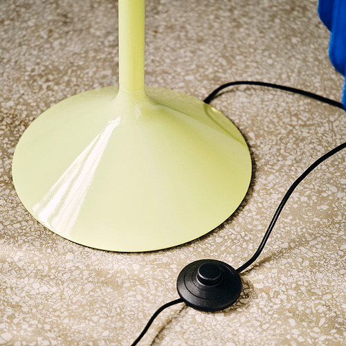IKEA PS 2026, lámpara con luz hacia arriba. 3 de 7 abrir diálogo