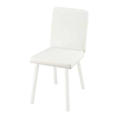 Una silla TONSTAD en color blanco con asiento y respaldo acolchados, fabricada en madera y poliéster reciclado.