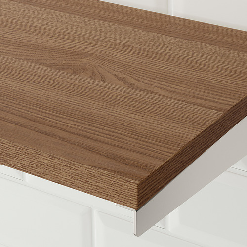 Superficie lisa de madera, acabado marrón claro, soportada por soportes metálicos.