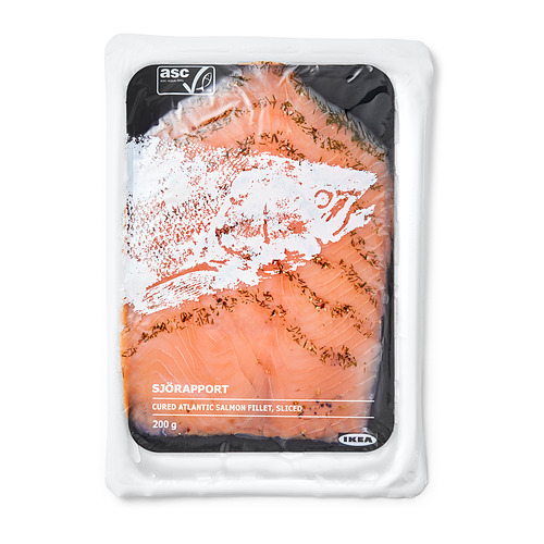 Filete de salmón atlántico curado envasado al vacío, marcado SJÖRAPPORT, listo para servir como plato principal o buffet.